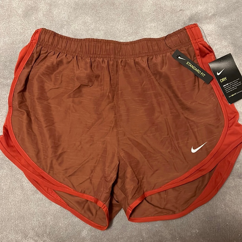 NWT Nike Dri-fit shorts never worn size medium